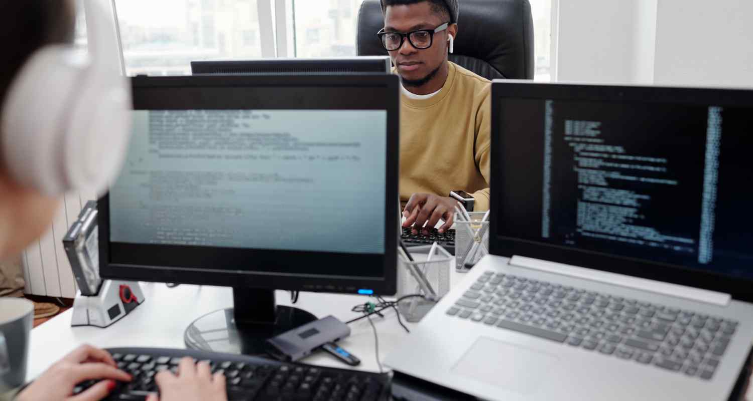 https://dev.esupport.cy/wp-content/uploads/2023/08/slider_06_about.jpg